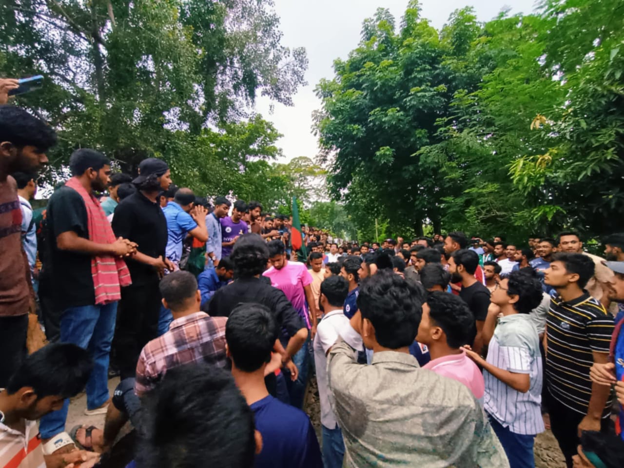 রাবির কোটা সংস্কার আন্দোলনের সমন্বয়ক কমিটিকে  অবাঞ্চিত ঘোষণা করলো সাধারণ শিক্ষার্থীরা