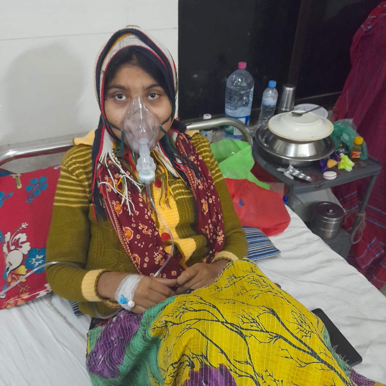 বোনকে বাঁচাতে চায় রাবি শিক্ষার্থী, দরকার ৬ লাখ টাকা