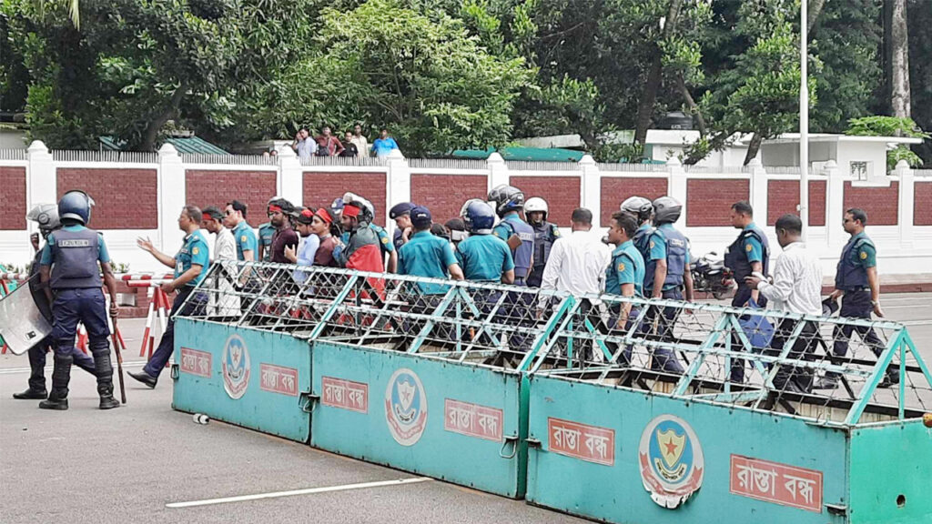 রাষ্ট্রপতির কাছে স্মারকলিপি জমা দিলেন আন্দোলনকারীরা