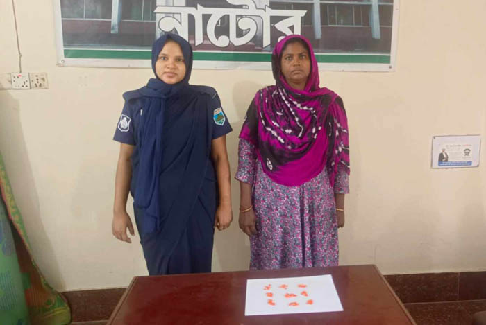 লালপুরে ইয়াবাসহ নারী আটক