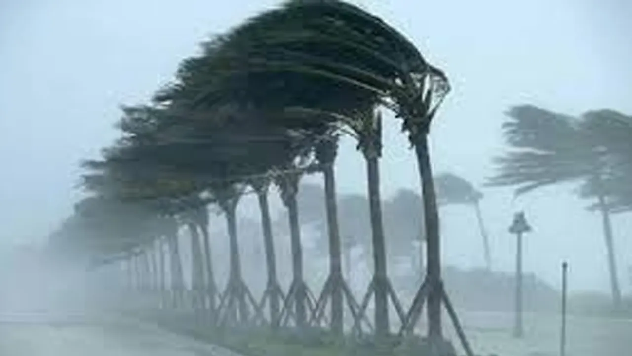 দুপুরের মধ্যে ৬০ কিমি বেগে ঝড়ের শঙ্কা