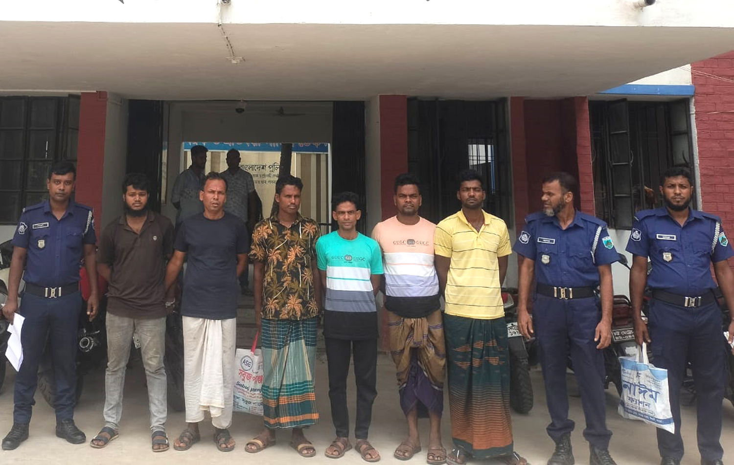 চাটমোহরে আন্তঃজেলা চোরচক্রের ৬ সদস্য আটক; গরু উদ্ধার