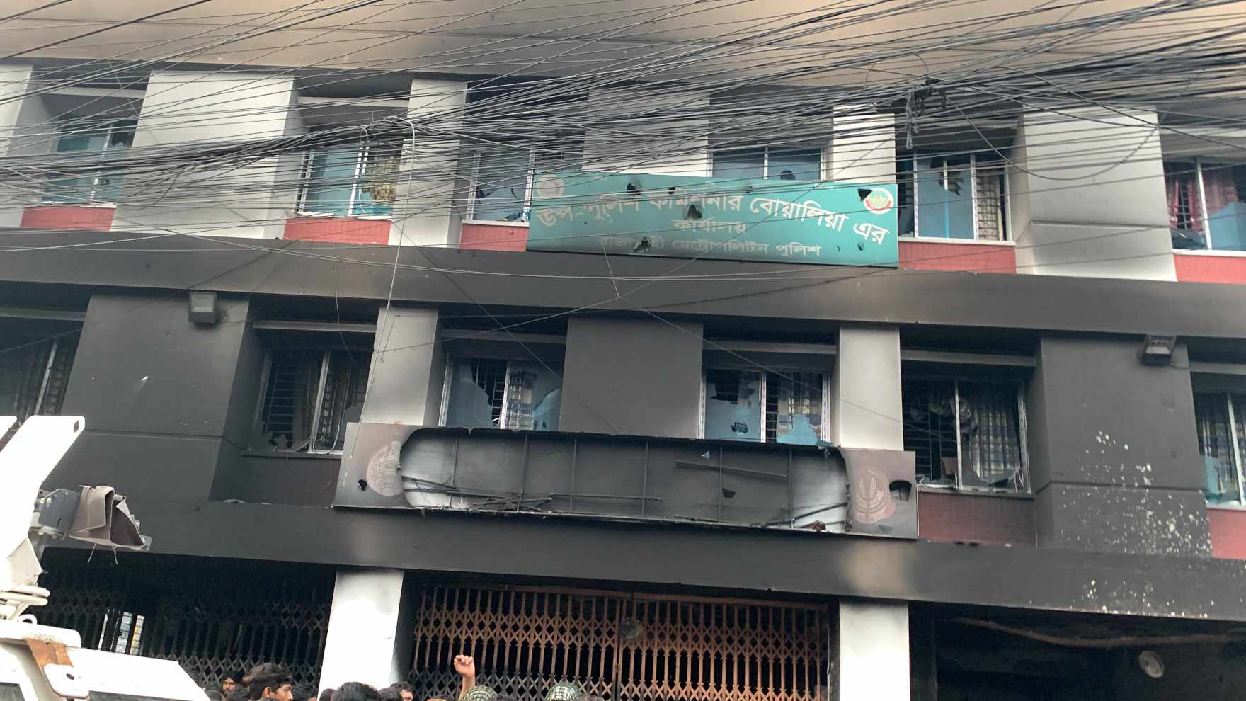 রাজশাহীতে শতাধিক স্থাপনায় আগুন, ভাংচুর-লুটপাট