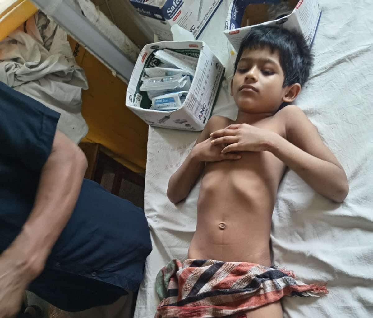 রাজশাহীতে বল ভেবে ককটেল নিয়ে খেলতে গিয়ে দুই শিশু আহত