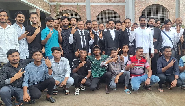 রিমান্ডে নির্যাতন না করার কথা বলে নেওয়া ঘুষের টাকা ফেরত চাইলেন শিক্ষার্থীরা