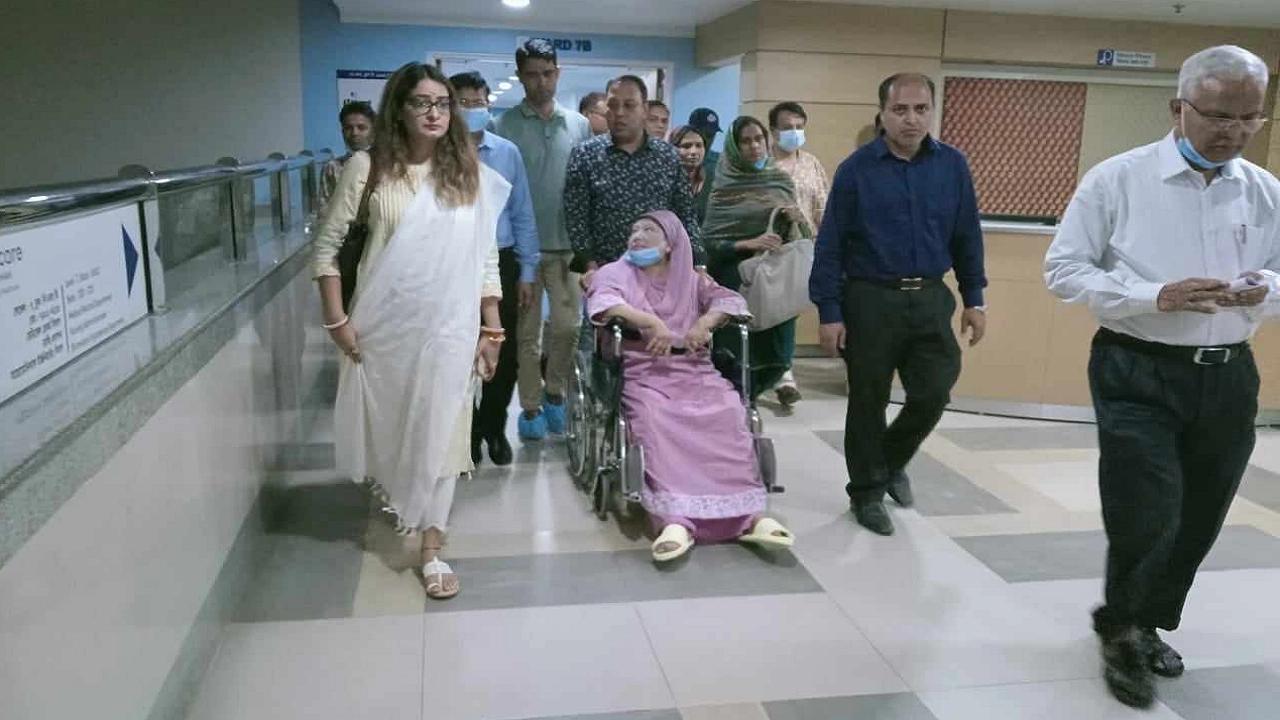 হাসপাতাল ছাড়লেন খালেদা জিয়া