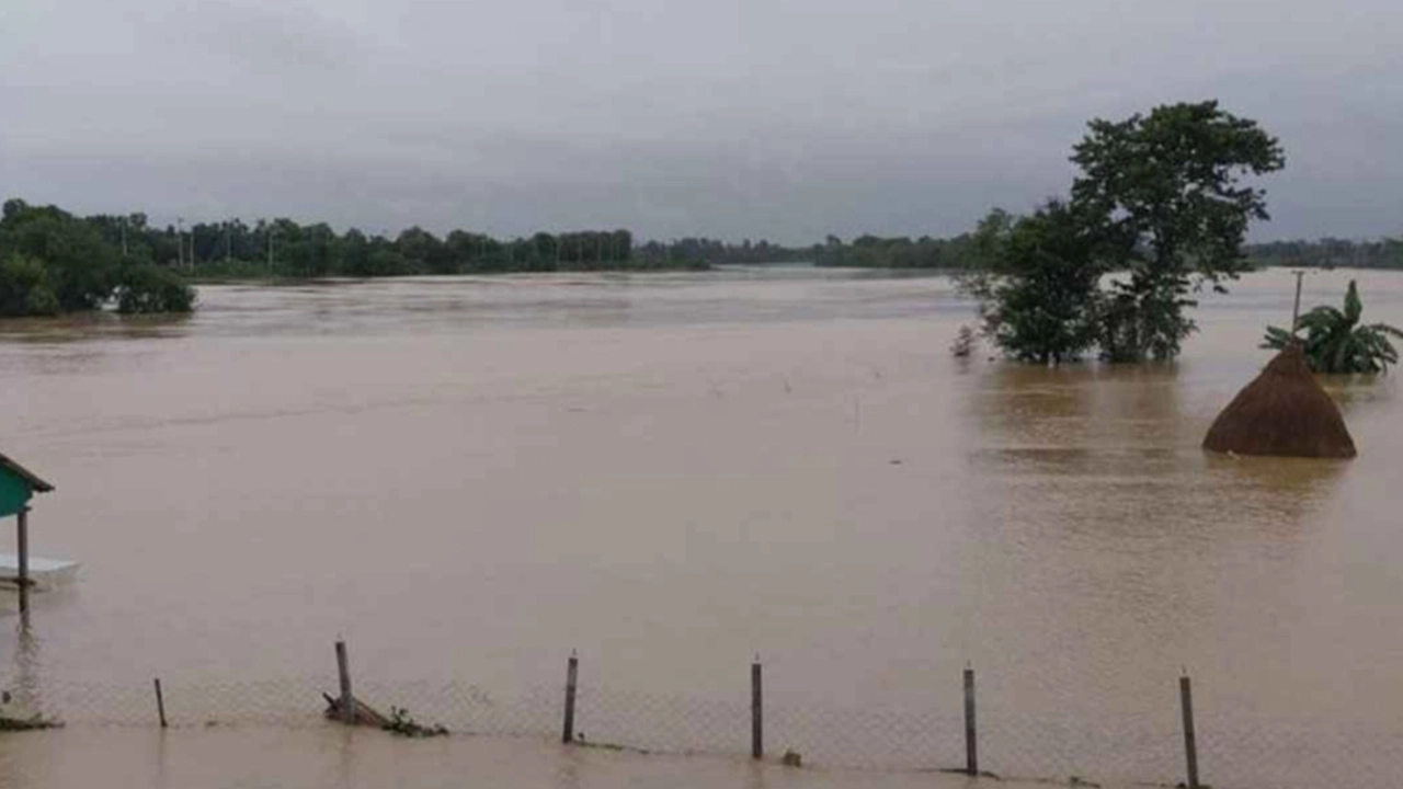 বন্যায় ক্ষতিগ্রস্ত ১৮ লাখ মানুষ, একজনের মৃত্যু