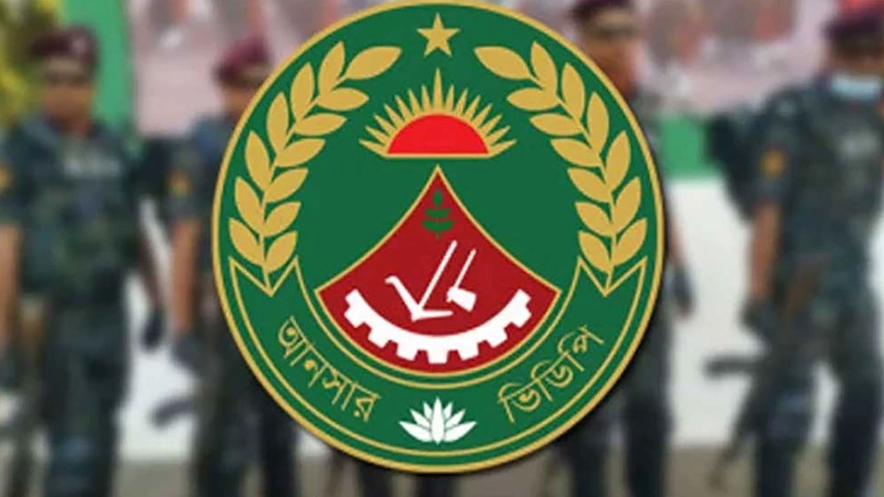 দিনভর আন্দোলন রাতে পলায়ন, আনসারের ১৯ কর্তাকে বদলি