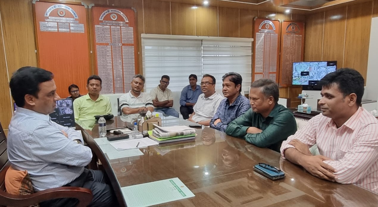 বিভাগীয় কমিশনার ও জেলা প্রশাসকের সঙ্গে প্রেসক্লাবের আহ্ববায়ক কমিটির মতবিনিময়