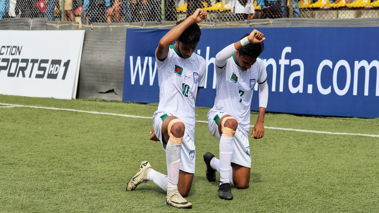 গণআন্দোলনে শহীদদের প্রতি শিরোপা উৎসর্গ বাংলাদেশের