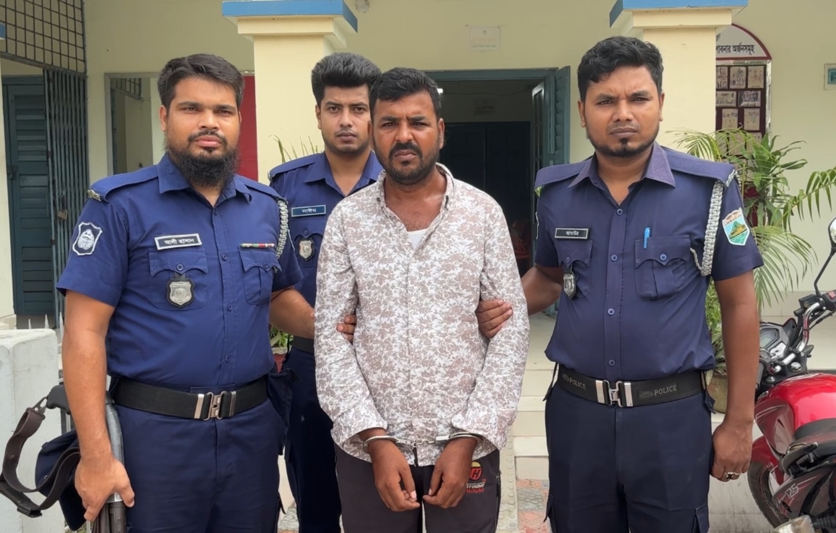 'মাদক কেনাবেচা নিয়ে দ্বন্দ্বের জেরে মধু আর মঞ্জুকে হত্যা করে সম্রাট'