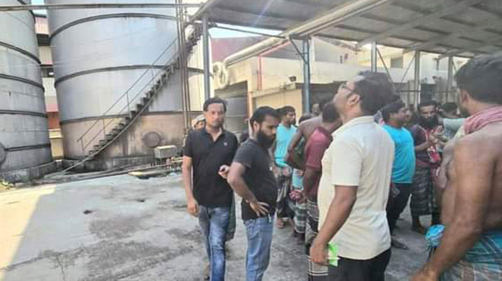 বগুড়ায় কারখানায় তেলের ট্যাংক বিস্ফোরণ, নিহত ৪