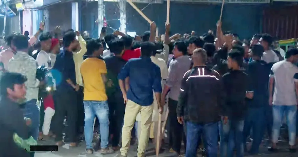 ছাত্র-জনতার দখলে জিরো পয়েন্ট