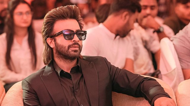 ‘দরদ’ দেখতে তিন হলের সব টিকেট কিনলেন শাকিব খান!