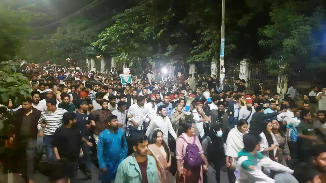 ‘ভারতীয় আগ্রাসন রুখে দাও’ স্লোগানে উত্তাল ঢাবি