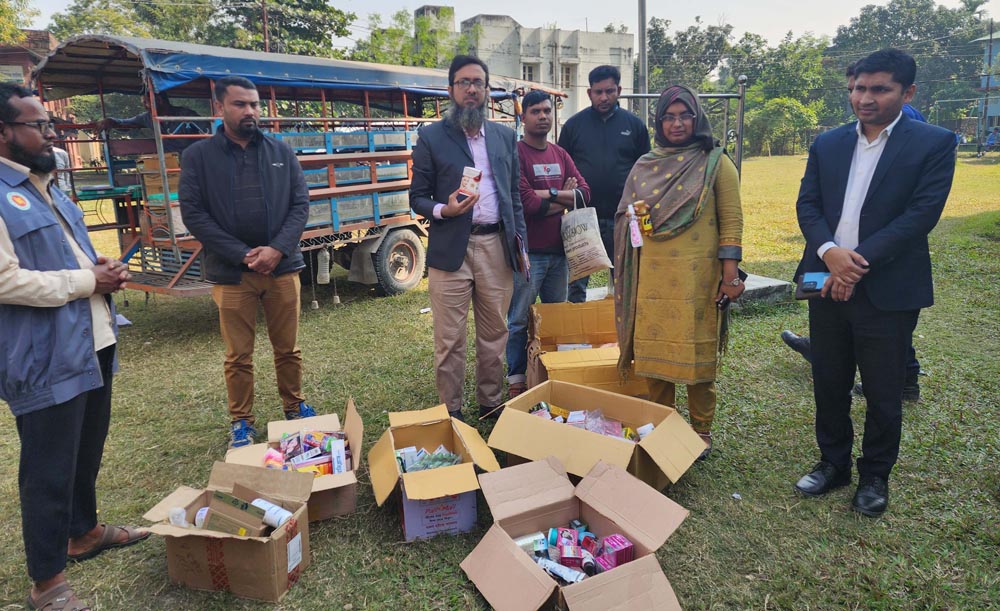 চারঘাটে নকল কসমেটিকস উৎপাদন করায় ৭০ হাজার টাকা জরিমানা