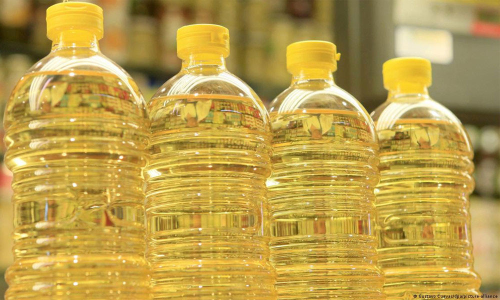 সয়াবিন তেলের ‘সংকট’, বিক্রি হচ্ছে বাড়তি দামে