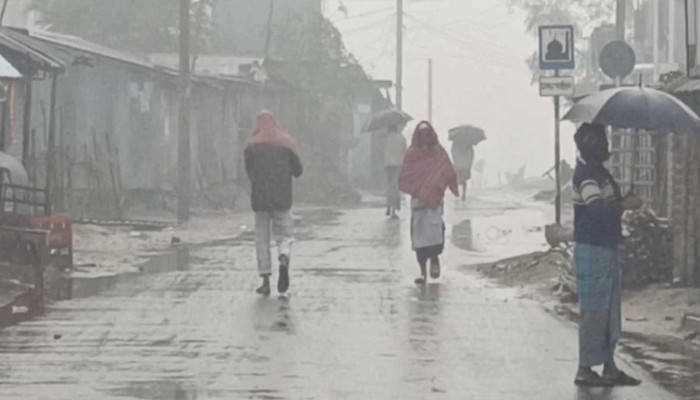 শীতের মধ্যেই বৃষ্টির আভাস