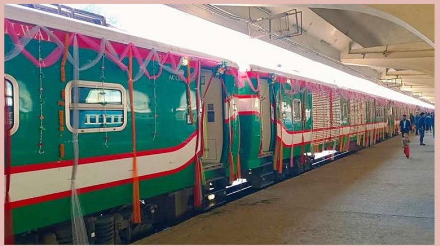 পদ্মা হয়ে খুলনা থেকে ঢাকায় পৌঁছালো নতুন ট্রেন