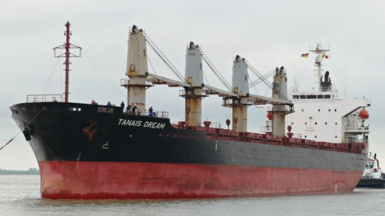 চাল নিয়ে চট্টগ্রাম বন্দরে ভারতীয় জাহাজ