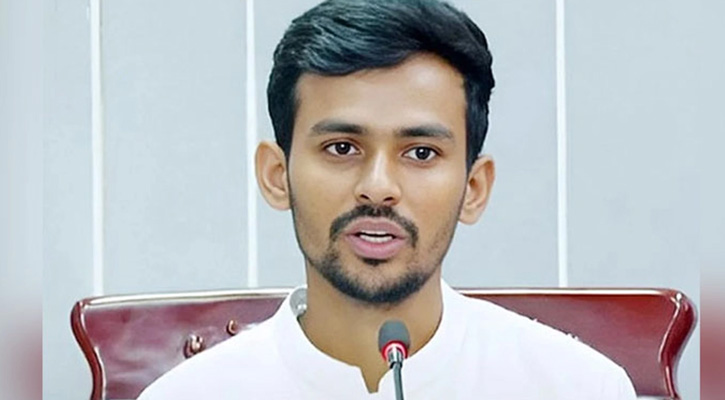 হেলিকপ্টার ভ্রমণ নিয়ে সমালোচনা, ব্যাখ্যা দিলেন উপদেষ্টা আসিফ