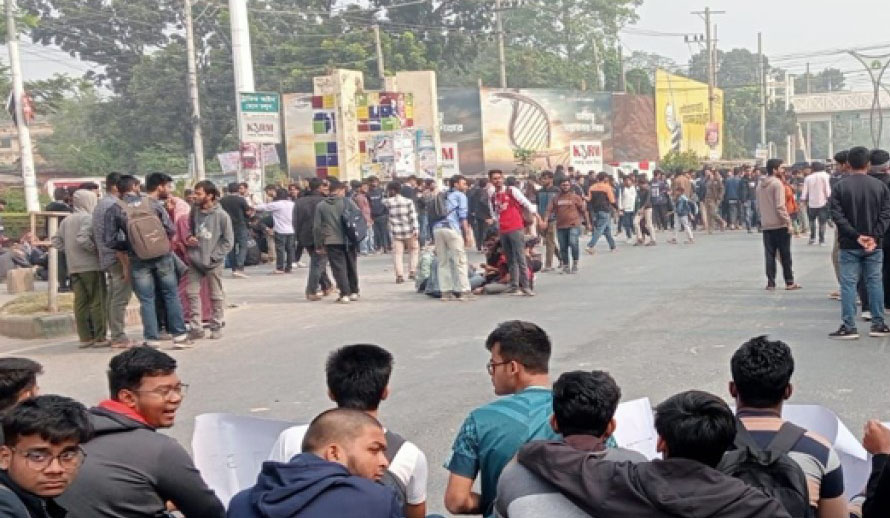 রুয়েট শিক্ষার্থীদের বিক্ষোভ মহাসড়ক অবরোধ
