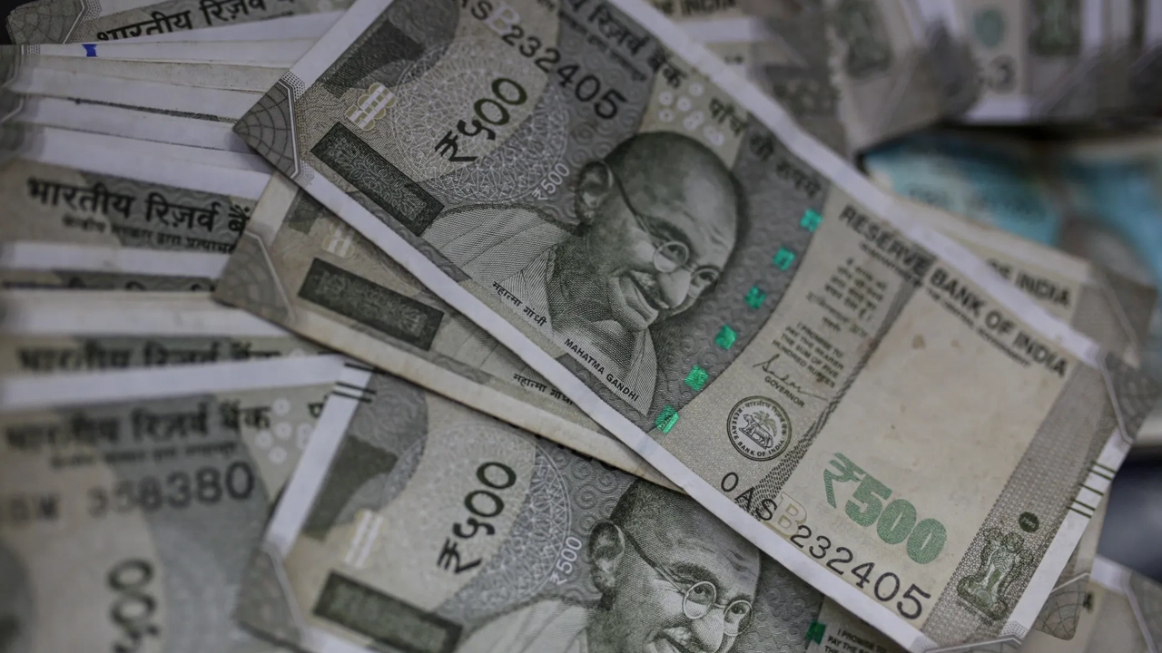 ভারতীয় রুপির আরও দরপতন