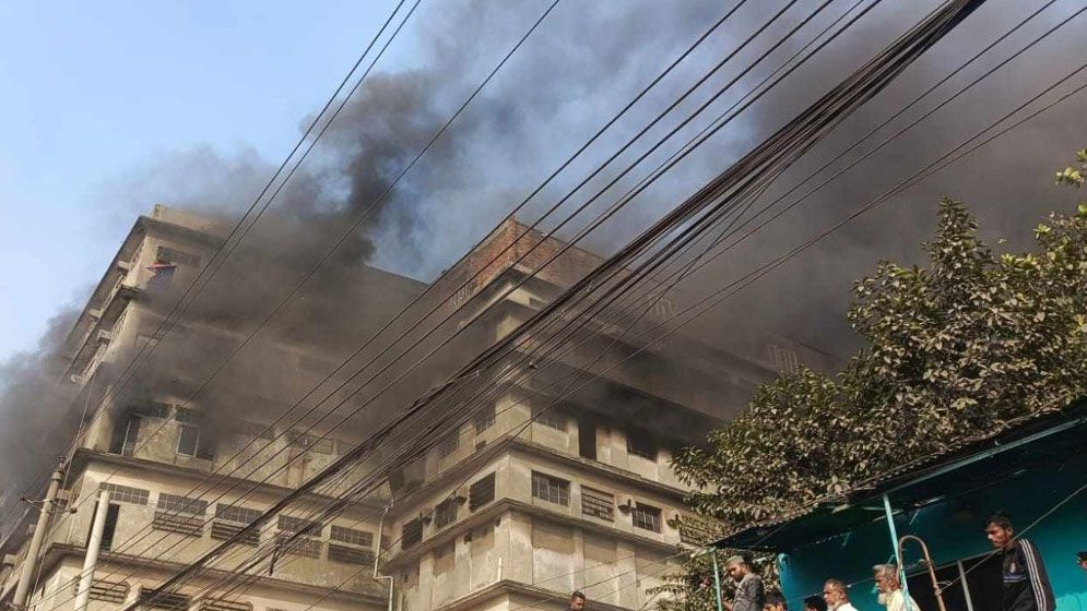 রাজধানীতে ট্যানারি গোডাউনে আগুন