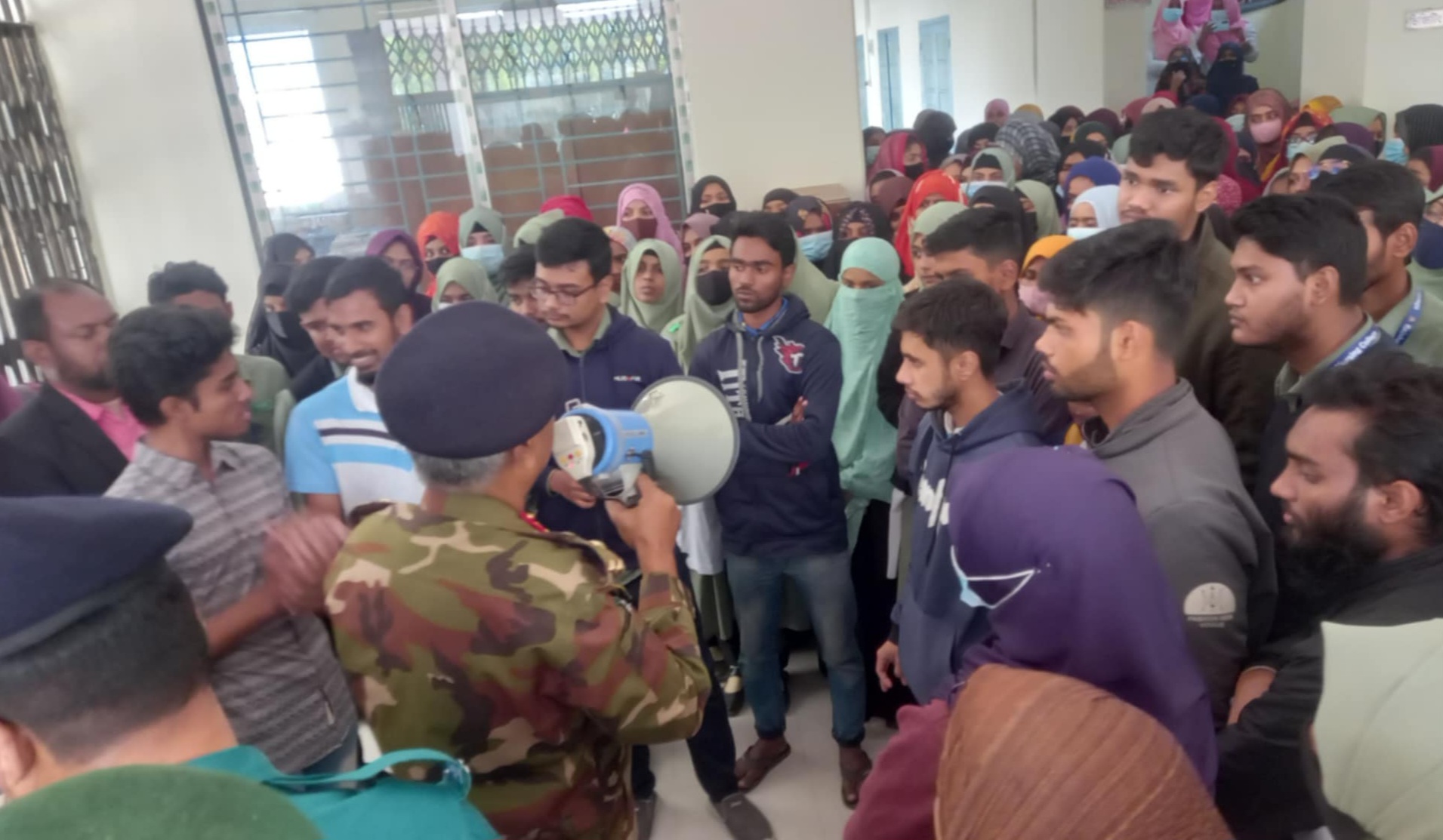 রাজশাহী নার্সিং কলেজে ফেল করা  শিক্ষার্থীদের বিক্ষোভ