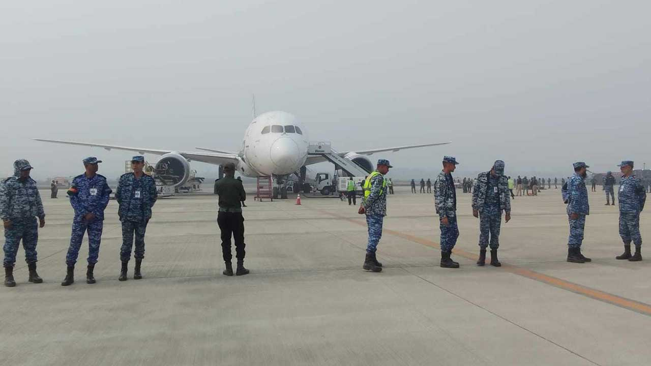 বিমানে বোমা ও বোমা সদৃশ কিছু পাওয়া যায়নি