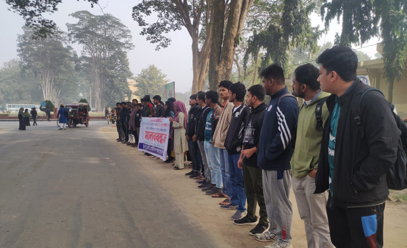 রাজশাহীতে ছাত্রাবাসে ঢুকে সমন্বয়ককে মারধর, রাবিতে মানববন্ধন