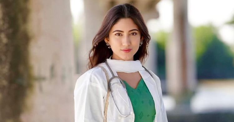 তন্নী হয়ে প্রশংসিত সাফা