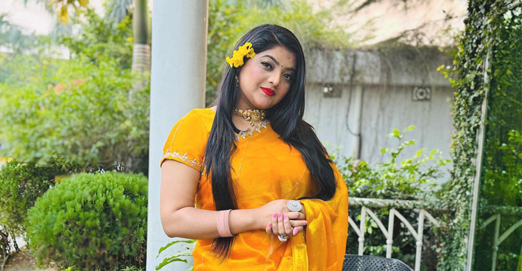আসছে নতুন দুই গান, ব্যস্ততায় মুখরিত সালমা