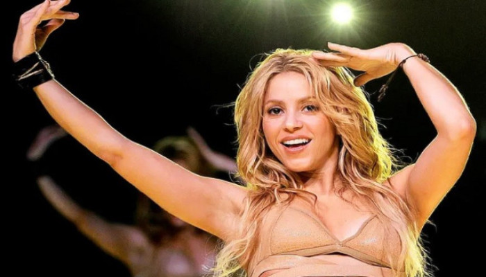 পেটের ব্যথা নিয়ে হাসপাতালে ভর্তি শাকিরা