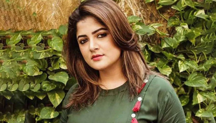 তিন-চারটা বিয়ে কোন ব্যাপার না: শ্রাবন্তী