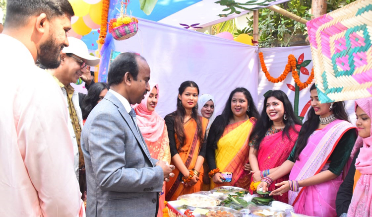 রাজশাহী টিচার্স ট্রেনিং কলেজে বসন্তবরণ ও পিঠা উৎসব