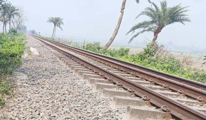 পাবনায় পৃথক ঘটনায় ট্রেনের ধাক্কায় ও কাটা পড়ে নিহত ২