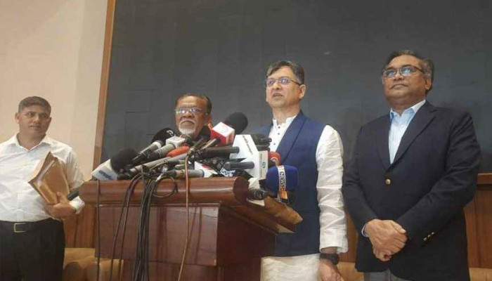 ৭১ ও ২৪ এক কাতারে আনতে রাজি নয় বিএনপি