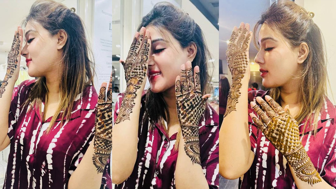 মেহেদি রাঙা হাতে ঈদ শুভেচ্ছা জানালেন মাহি