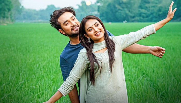 ‘তোমাদের গল্পে’ কাঁদছে দর্শক !