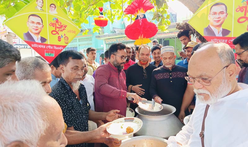 নববর্ষ উপলক্ষে ঘুরে ঘুরে পান্তা খাওয়ালেন বিএনপি নেতাকর্মীরা