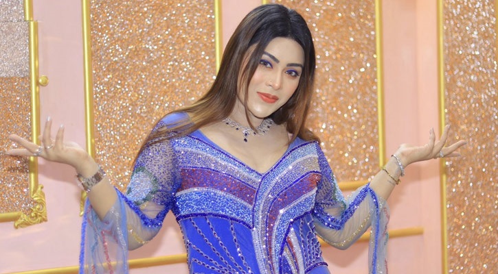 উটের দুধ বিক্রি করবেন মিষ্টি জান্নাত!