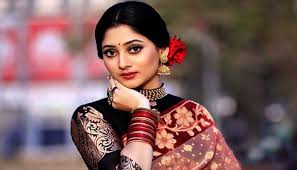 একদিন চুনসহ ৩০টি পান খেয়েছেন পূজা