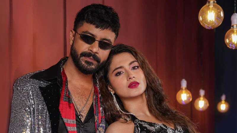 প্রশংসায় রাজ-ফারিণদের ইনসাফ