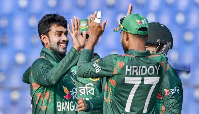 মিরাজের নেতৃত্বে প্রথম ওয়ানডেতে নামছে বাংলাদেশ