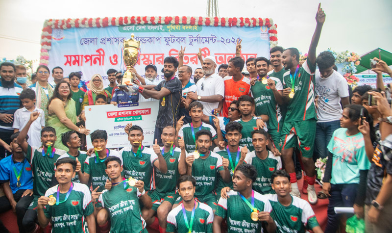 রাজশাহীতে জেলা প্রশাসক গোল্ডকাপ ফুটবল টুর্নামেন্টে মোহনপুর চ্যাম্পিয়ন