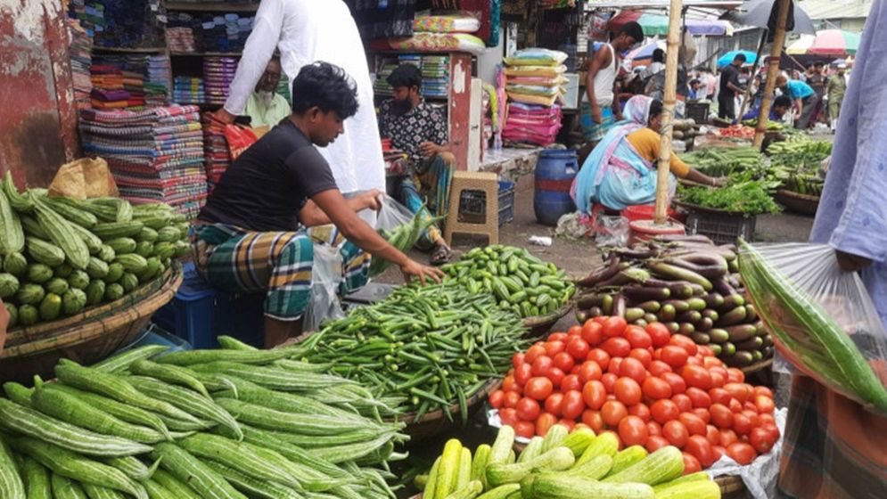 বৃষ্টির অজুহাতে লাগামহীন খাদ্যপণ্যের দাম