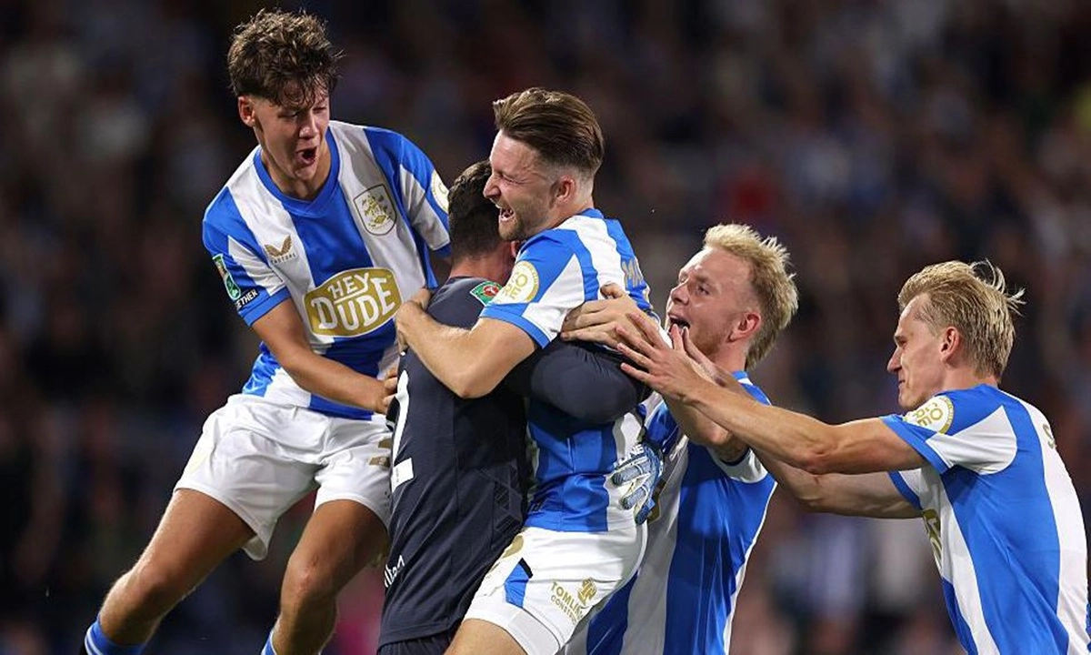 টাইব্রেকারে হেরে বিদায় হামজার লেস্টার সিটির