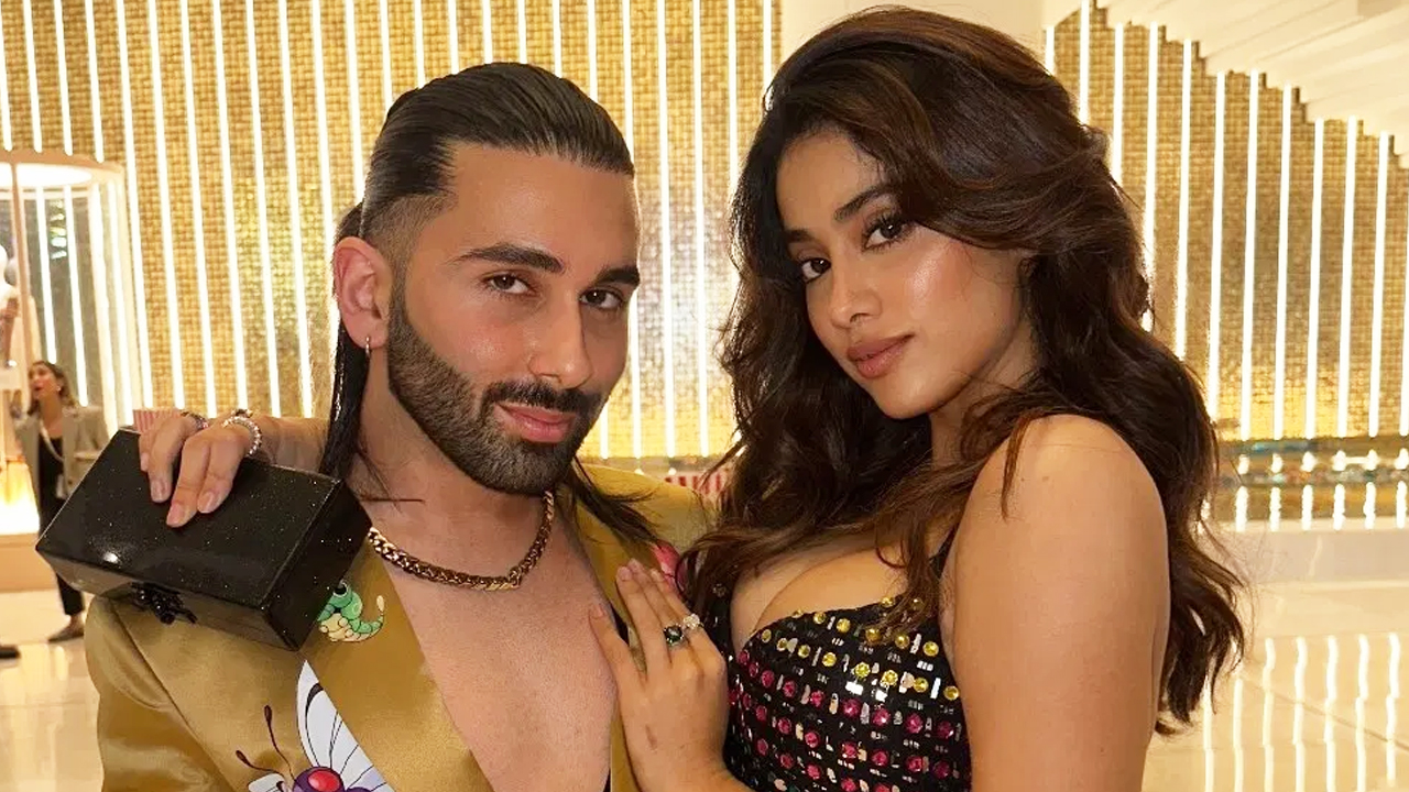 ওরিকেই ‘স্বামী’ বলে পরিচয় দিলেন জাহ্নবী