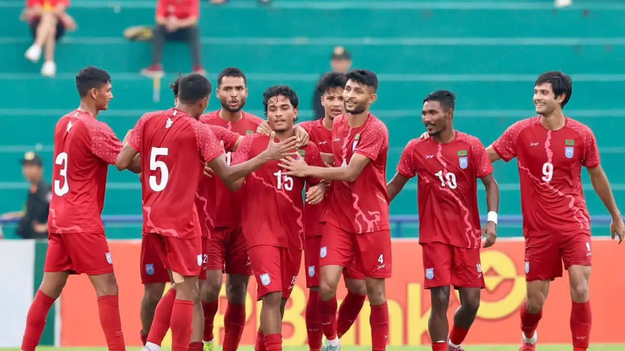 ফাহমিদুল-মোরসালিনের গোলে সিঙ্গাপুরকে উড়িয়ে দিল বাংলাদেশ